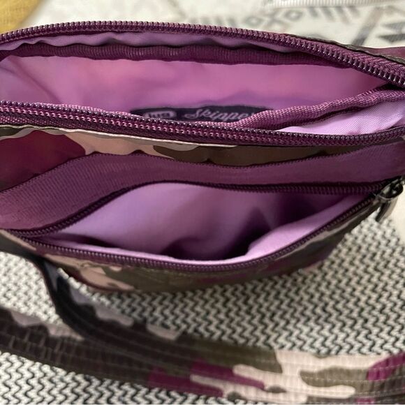Lug Camo Berry Skipper Crossbody Bag NWT! - Picture 8 of 12